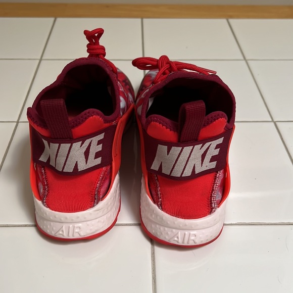 Nike Air Huarache Red, Pink, Maroon, Silver Camo-like print.  SUPER RARE! - Picture 3 of 5